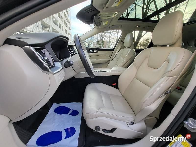 Używany 2018 Volvo XC60 Momentum SUV | 112 900 zł (Drogi) - Obraz 1/4