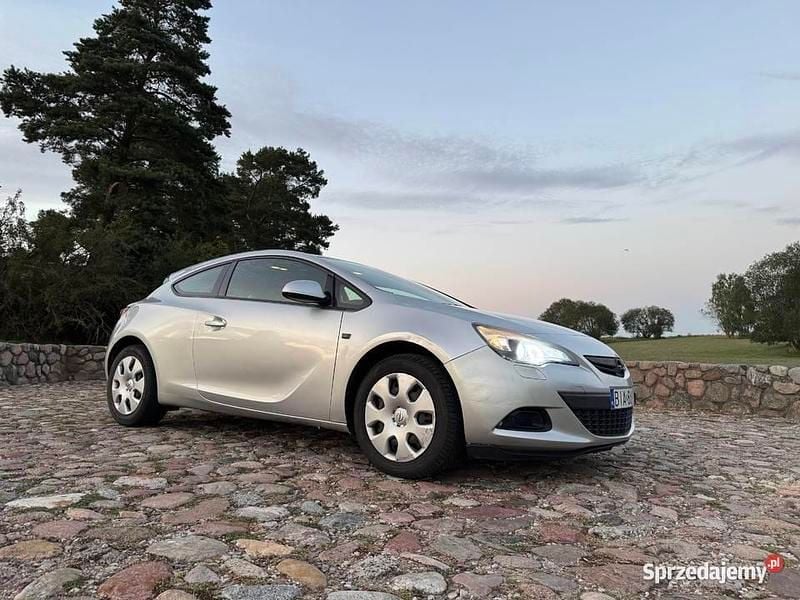 Srebrny Używany 2012 Opel Astra GTC Coupe | 21 000 zł (Dobra cena) - Obraz 1/4