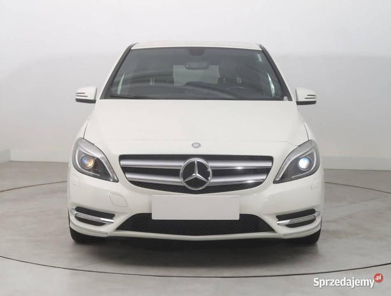 Używany Mercedes B180 2012 Czarny Minivan