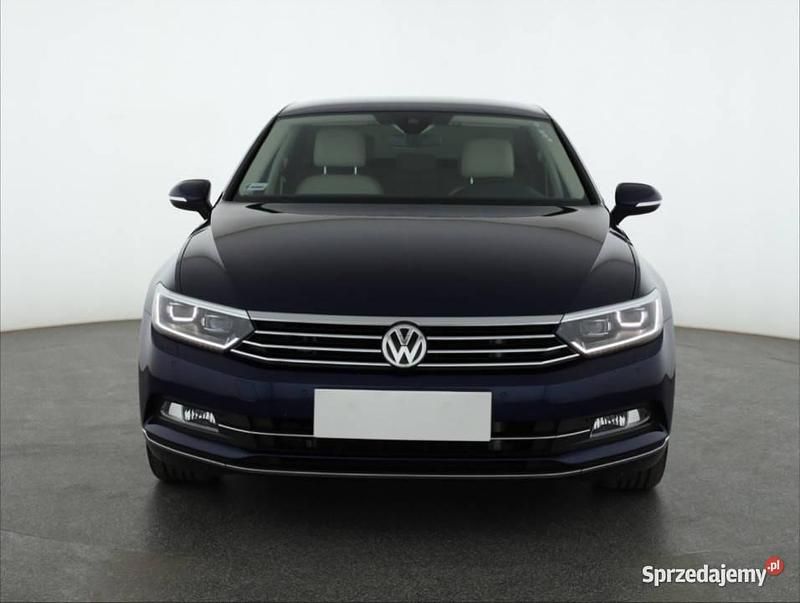 Niebieski Używany 2019 VW Passat Sedan/Limuzyna | 79 999 zł (Uczciwa cena) - Obraz 1/4