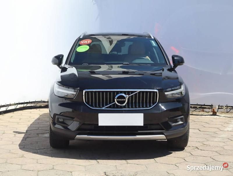 Używany Volvo XC40 2020 Czarny SUV