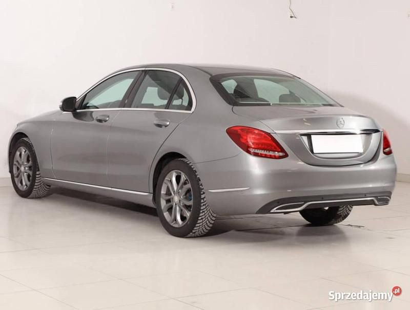 Używany Mercedes C180 156 KM (114 kW) 2014 Srebrny Sedan/Limuzyna
