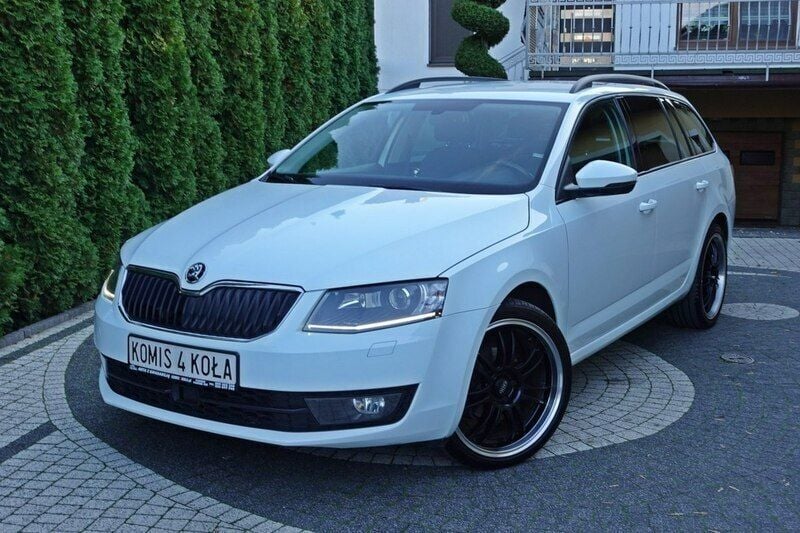 Biały Używany 2016 Skoda Octavia Kombi | 37 900 zł (Uczciwa cena) - Obraz 1/4