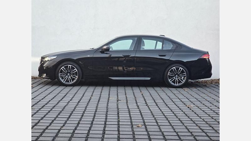 Używany BMW 520 Comfort Edition 197 KM (144 kW) 2025 Czarny szafir metalizowany Sedan/Limuzyna