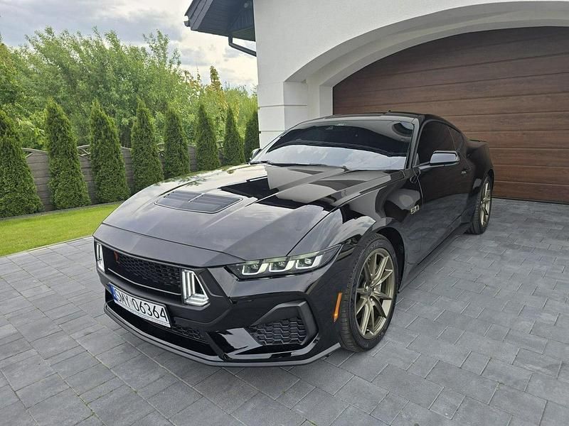 Czarny Używany 2024 Ford Mustang Coupe | 249 999 zł - Obraz 1/4