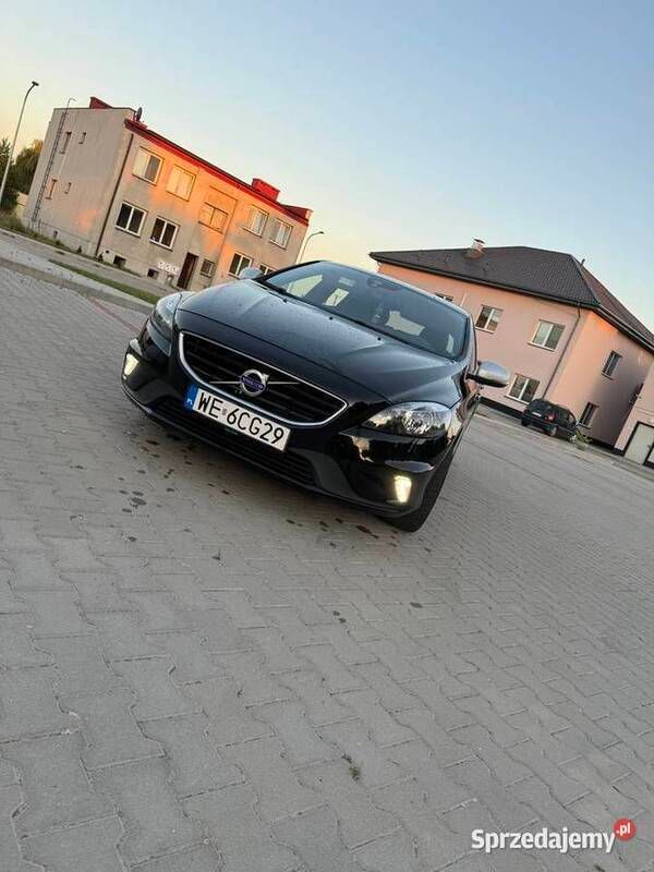 Czarny Używany 2016 Volvo V40 R-Design Kombi | 42 000 zł (Uczciwa cena) - Obraz 1/4