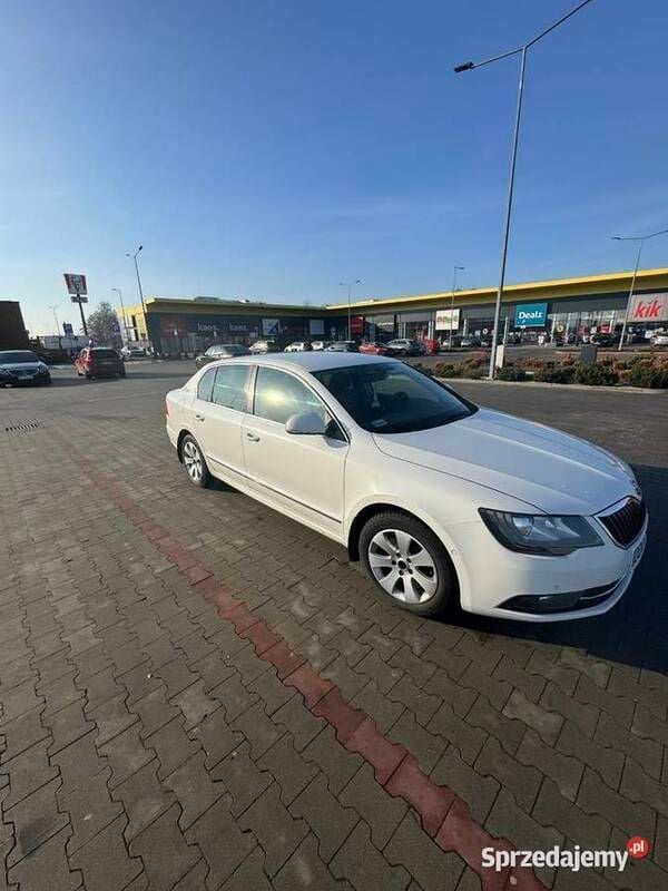 Używany Skoda Superb 2014 Biały Sedan/Limuzyna