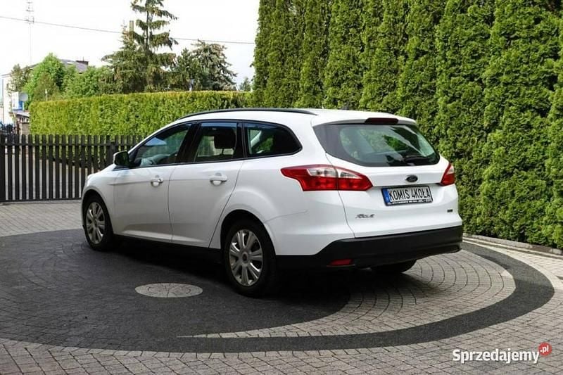 Używany Ford Focus 95 KM (69 kW) 2012 Biały Kombi