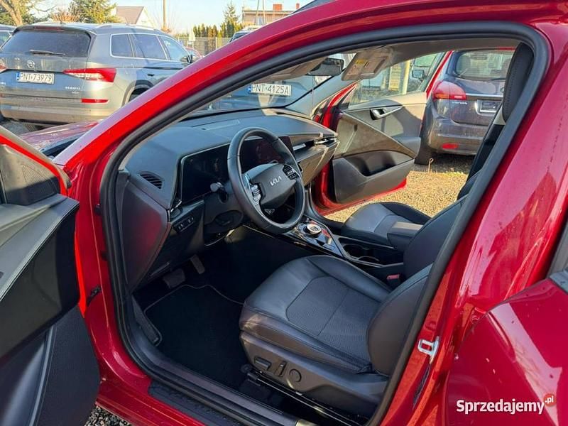 Używany Kia Niro 148 KM (108 kW) 2024 Bordowy SUV