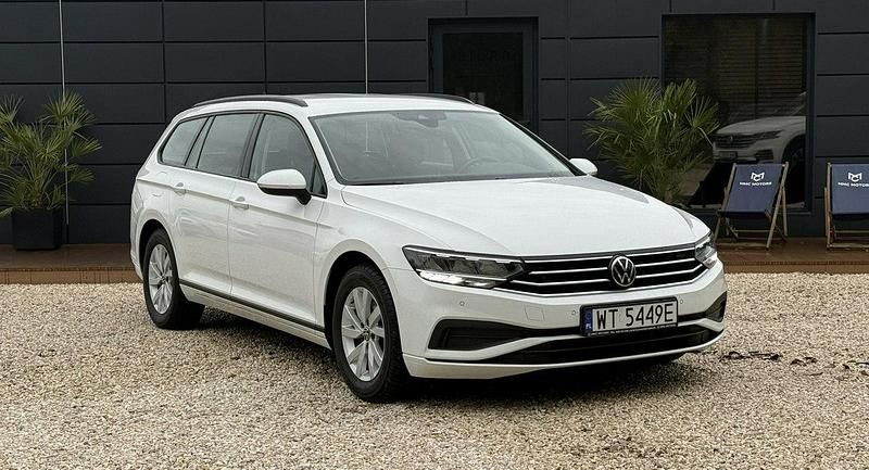 Biały Używany 2021 VW Passat Kombi | 89 900 zł (Dość drogi) - Obraz 1/3