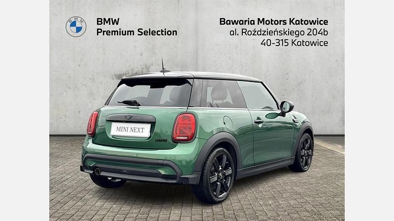 Używany Mini Cooper Hatch 136 KM (100 kW) 2023 British racing green iv metalizowany Hatchback