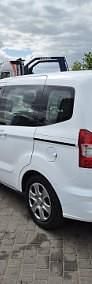 Używany Ford Tourneo Courier 101 KM (74 kW) 2018 Biały Minivan