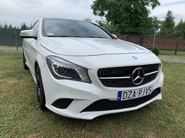 Biały Używany 2014 Mercedes CLA200 Urban Sedan/Limuzyna | 58 000 zł (Super Cena) - Obraz 1/4