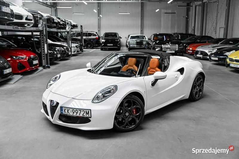 Biały Używany 2016 Alfa Romeo 4C Spider Kabriolet | 379 000 zł - Obraz 1/4