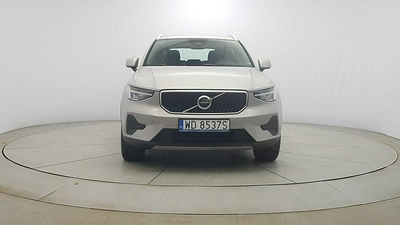 Używany Volvo XC40 Core 163 KM (119 kW) 2022 Srebrny SUV