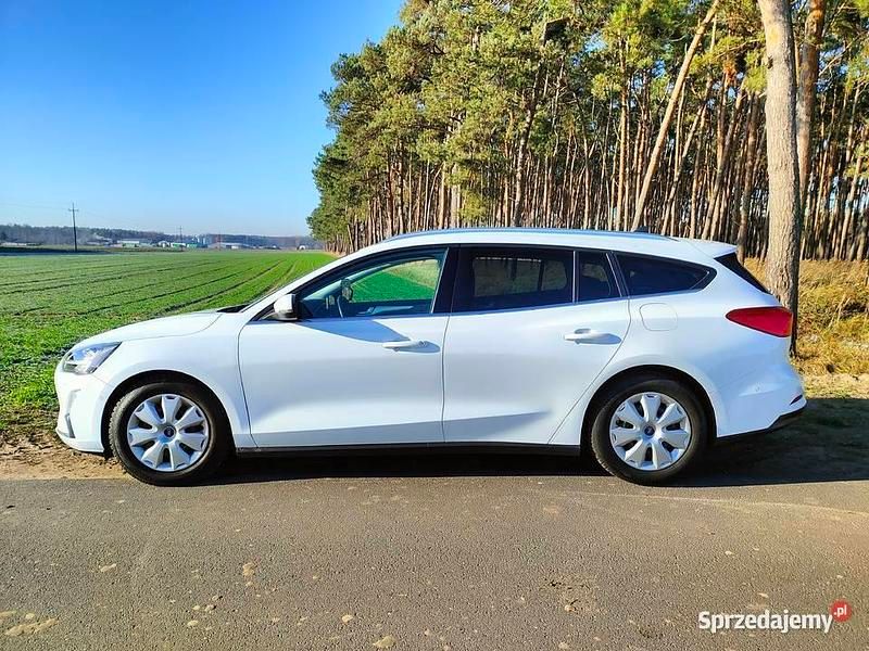 Biały Używany 2020 Ford Focus Sedan/Limuzyna | 47 900 zł (Uczciwa cena) - Obraz 1/4