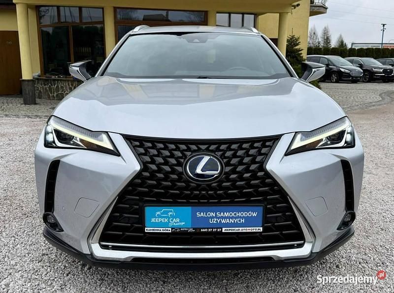 Srebrny (metalik, perła) Używany 2021 Lexus UX SUV | 99 900 zł (Uczciwa cena) - Obraz 1/4