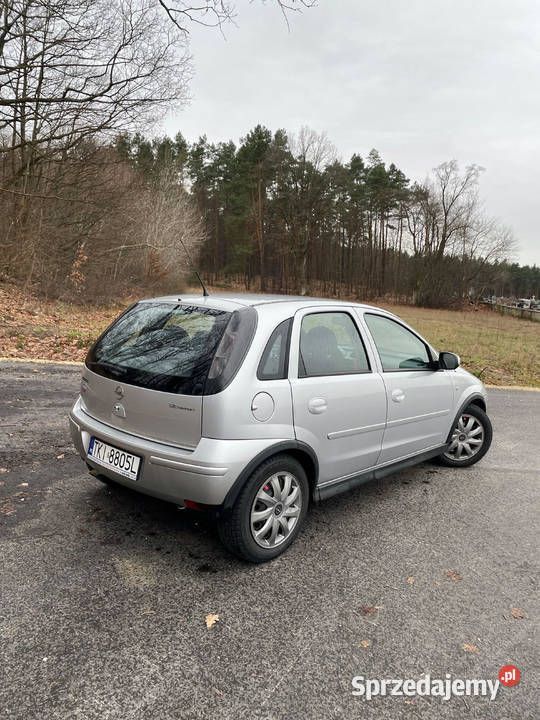 Używany Opel Corsa 80 KM (58 kW) 2005 Srebrny Sedan/Limuzyna