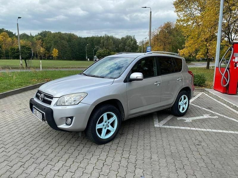 Srebrny Używany 2009 Toyota RAV4 SUV | 18 900 zł (Uczciwa cena) - Obraz 1/4
