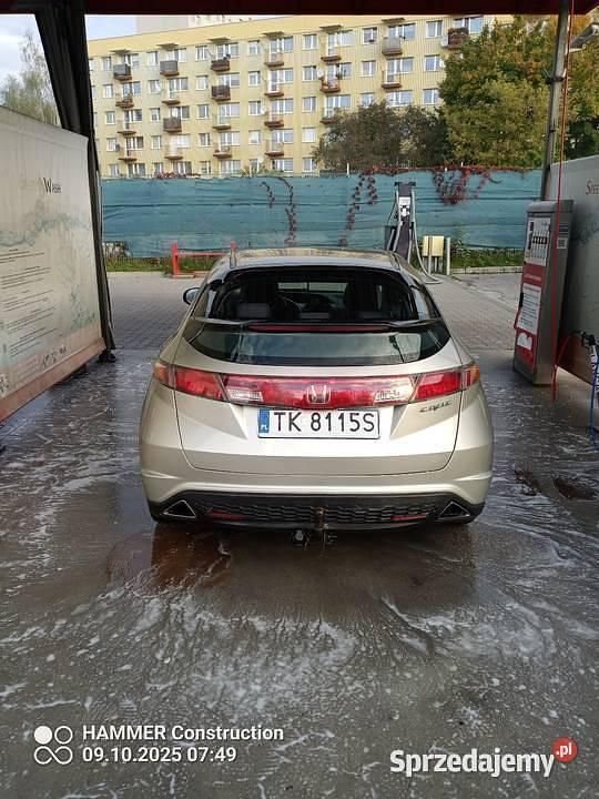 Złoty Używany 2007 Honda Civic Hatchback | 16 000 zł (Uczciwa cena) - Obraz 1/4