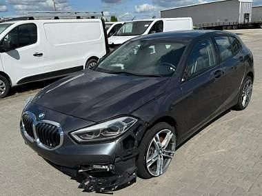 Szary Używany 2020 BMW 118 Hatchback | 39 900 zł - Obraz 1/4