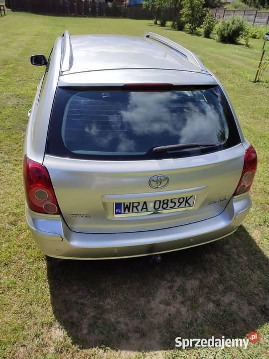 Srebrny Używany 2006 Toyota Avensis Kombi | 12 800 zł (Uczciwa cena) - Obraz 1/4