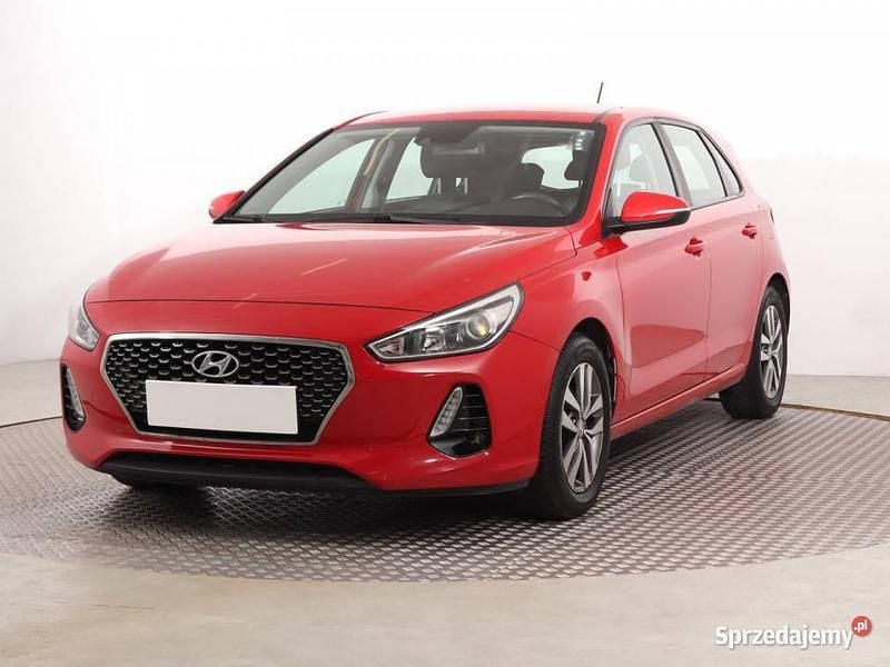 Używany Hyundai i30 120 KM (88 kW) 2017 Czerwony Hatchback
