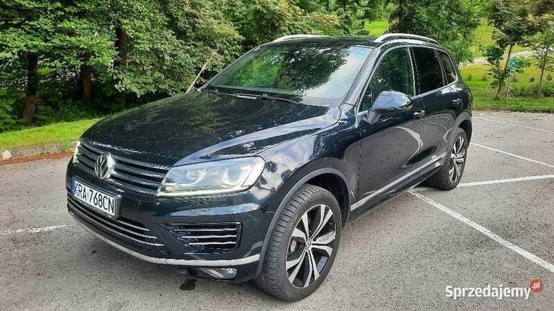 Granatowy Używany 2017 VW Touareg R-line SUV | 110 900 zł (Super Cena) - Obraz 1/4
