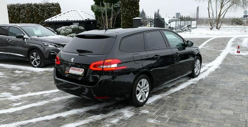 Używany Peugeot 308 SW 131 KM (96 kW) 2021 Czarny (metalik) Kombi