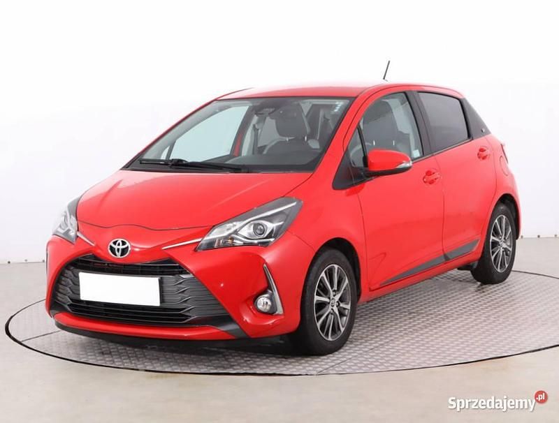 Używany Toyota Yaris 2020 Czerwony Hatchback
