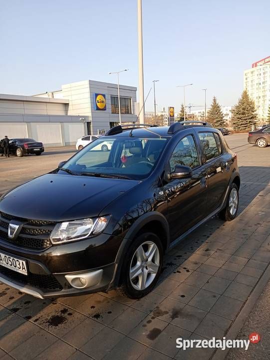 Czarny Używany 2014 Dacia Sandero Stepway Hatchback | 25 500 zł (Dość drogi) - Obraz 1/4