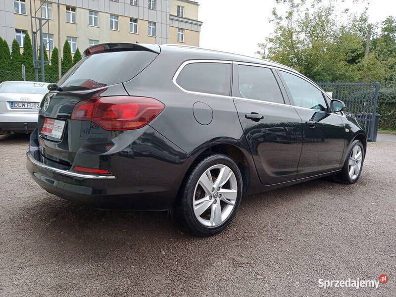 Używany Opel Astra 2013 Czarny Sedan/Limuzyna