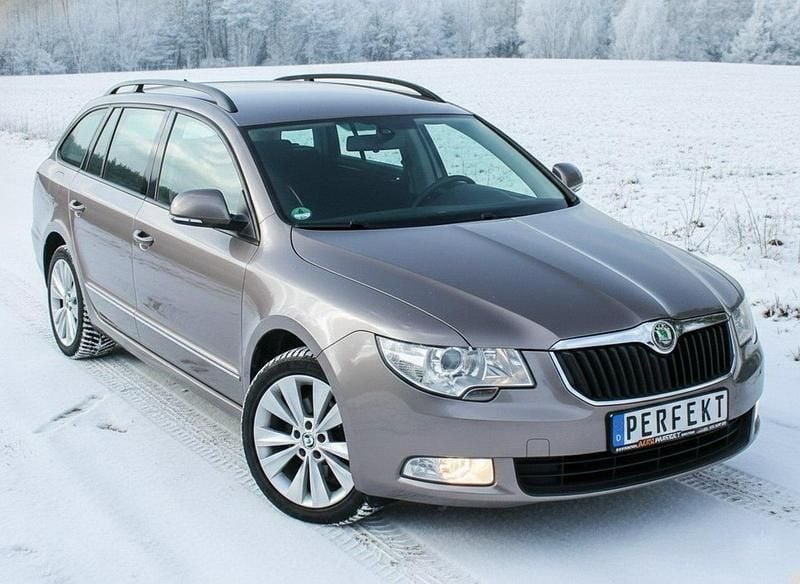 Używany Skoda Superb 160 KM (117 kW) 2011 Szary Kombi