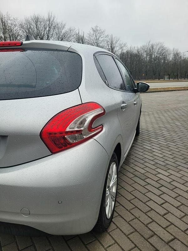 Srebrny Używany 2014 Peugeot 208 Hatchback | 21 500 zł (Dość drogi) - Obraz 1/4