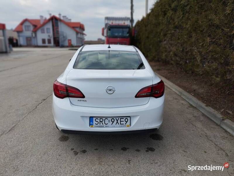 Używany Opel Astra 2018 Biały Sedan/Limuzyna