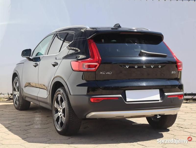 Używany Volvo XC40 2020 Czarny SUV