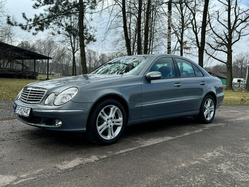 Szary Używany 2004 Mercedes E320 Sedan/Limuzyna | 27 500 zł - Obraz 1/4