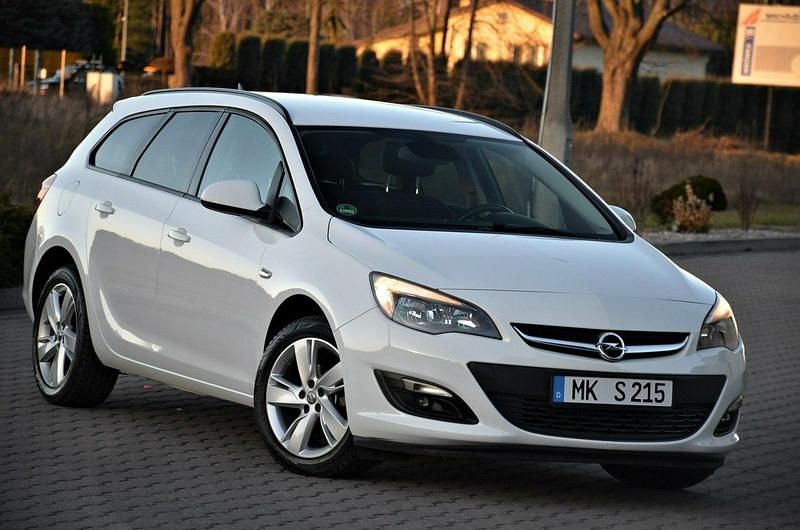 Używany Opel Astra 140 KM (102 kW) 2015 Biały Kombi