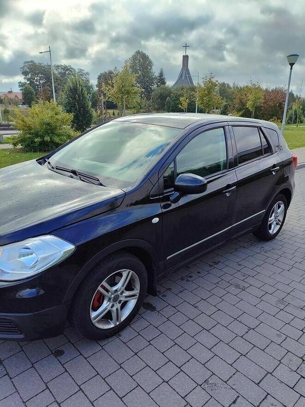 Czarny Używany 2016 Suzuki SX4 Hatchback | 44 999 zł (Drogi) - Obraz 1/4