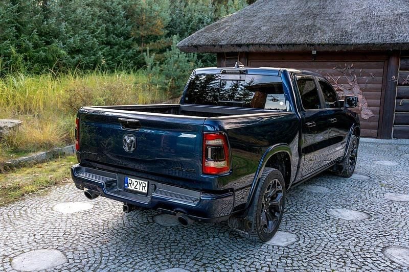 Używany RAM 1500 395 KM (290 kW) 2024 Niebieski ciemny (metalik) Pickup