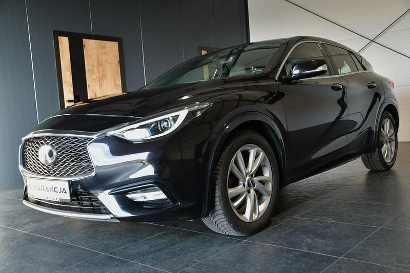 Używany Infiniti Q30 156 KM (114 kW) 2017 Czarny (metalik, perła) Hatchback