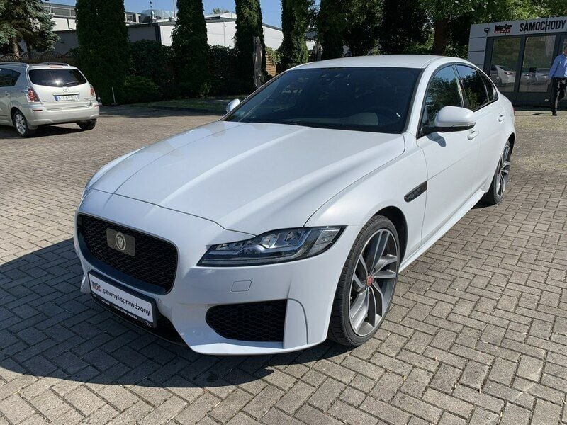 Biały (metalik) Używany 2019 Jaguar XF Sedan/Limuzyna | 214 999 zł - Obraz 1/4