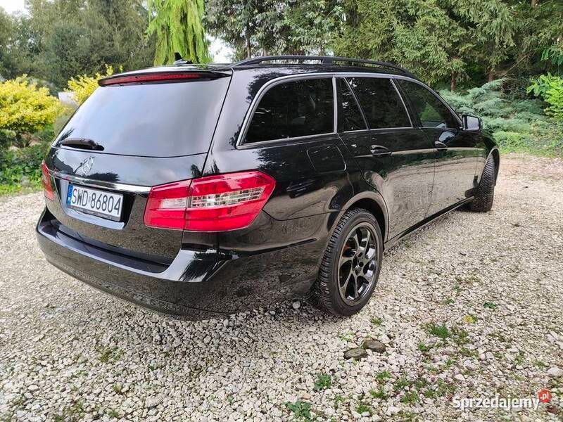 Używany Mercedes E250 204 KM (150 kW) 2011 Czarny Sedan/Limuzyna