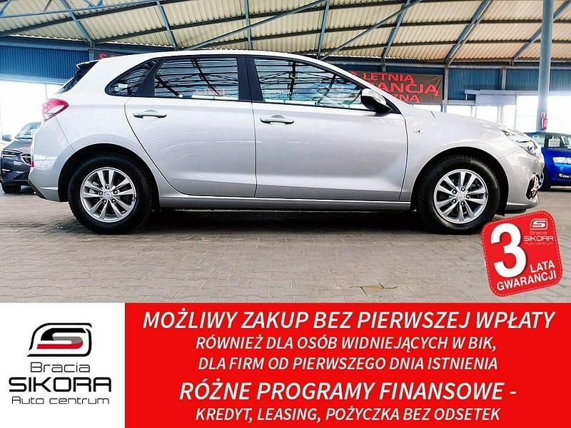 Używany Hyundai i30 110 KM (80 kW) 2022 Beżowy Hatchback