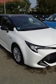 Używany Toyota Corolla 100 KM (73 kW) 2020 Biały Sedan/Limuzyna