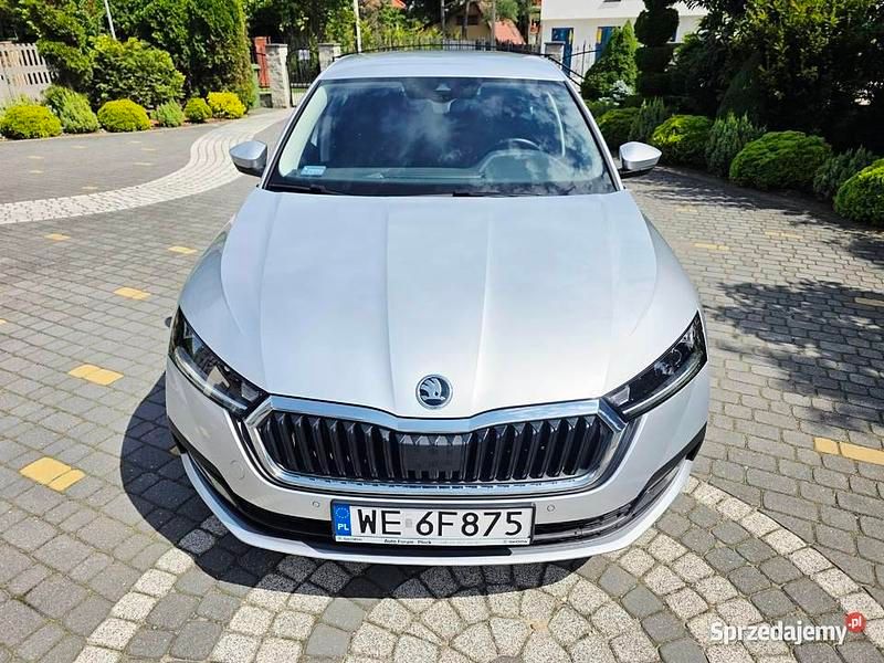 Srebrny Używany 2022 Skoda Octavia Ambition Sedan/Limuzyna | 83 900 zł (Uczciwa cena) - Obraz 1/4