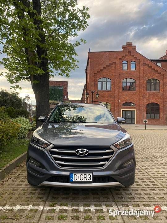 Srebrny Używany 2016 Hyundai Tucson Sport SUV | 55 000 zł (Super Cena) - Obraz 1/4