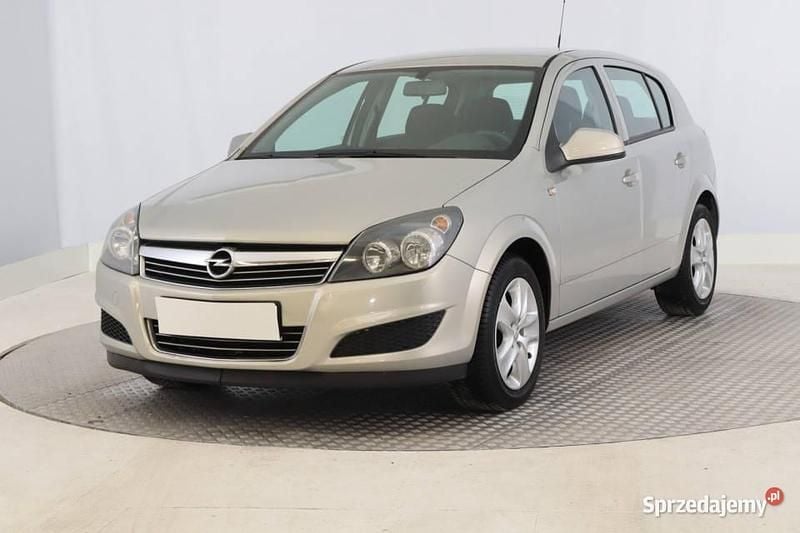 Używany Opel Astra 2011 Beżowy Hatchback