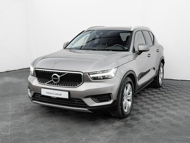 Używany Volvo XC40 Momentum 163 KM (119 kW) 2022 Beżowy SUV