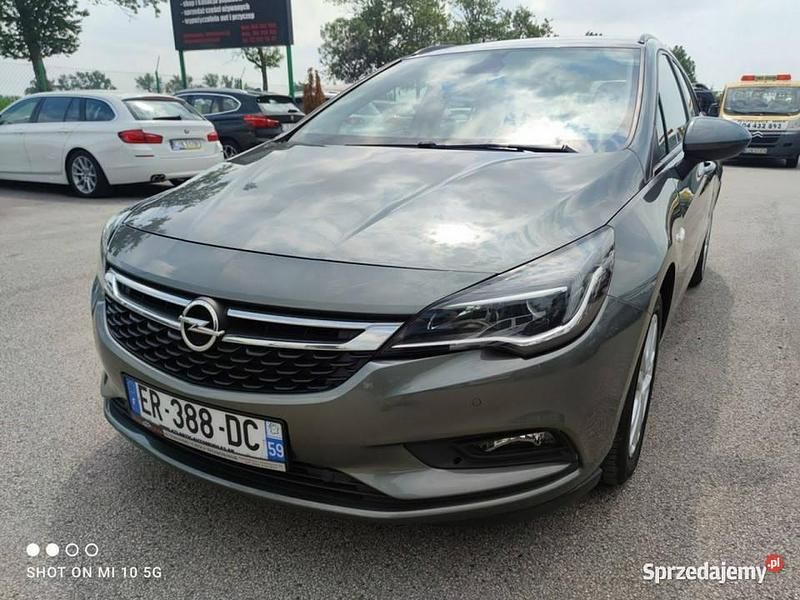 Grafitowy (metalik) Używany 2017 Opel Astra Sedan/Limuzyna | 31 500 zł (Uczciwa cena) - Obraz 1/4